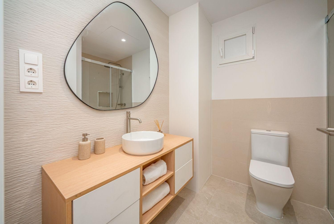 ELEGANT VOLLEDIG GERENOVEERD APPARTEMENT MET TERRAS IN ARAPILLES, MADRID
