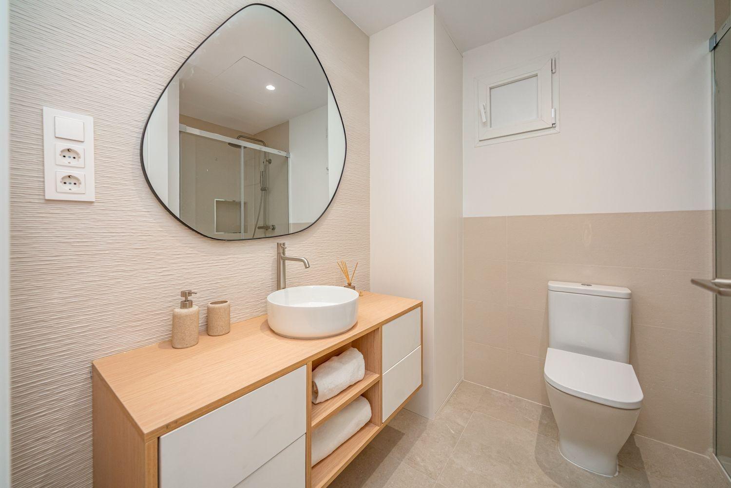 ELEGANT VOLLEDIG GERENOVEERD APPARTEMENT MET TERRAS IN ARAPILLES, MADRID
