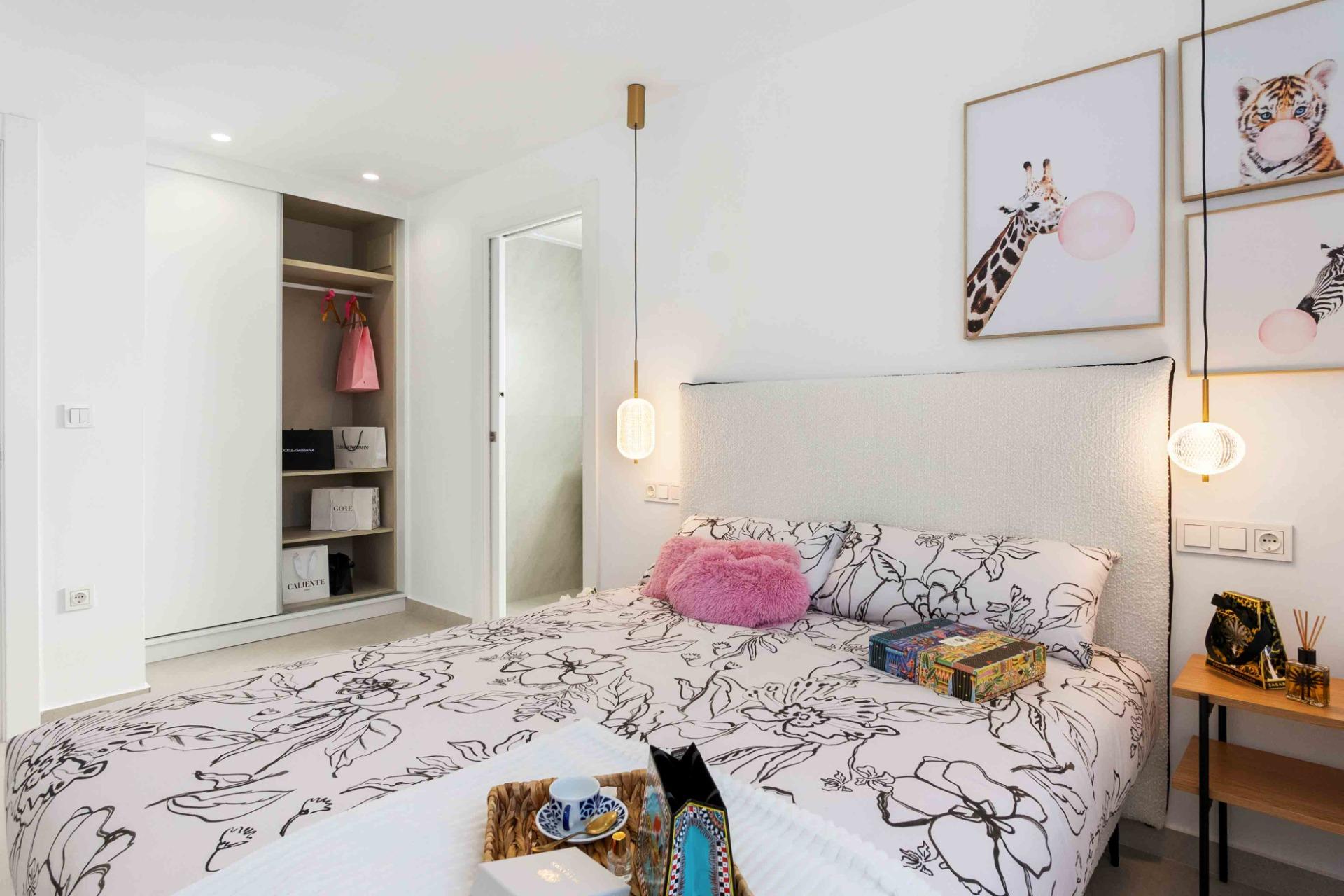 LUXURY VILLAS. NEW CONSTRUCTION. PILOT FLAT DONE.