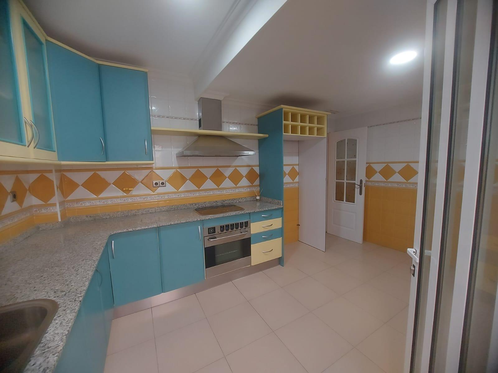 3-19-51 EDIFICIO EN ORIHUELA CIUDAD. 3 DORM. 2 BAÑOS. GARAJE. TRASTEROS
