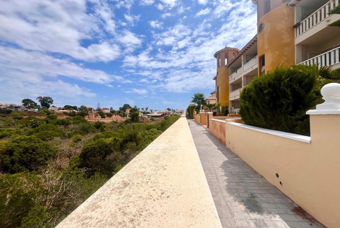 Live the Mediterranean lifestyle in Orihuela Costa!