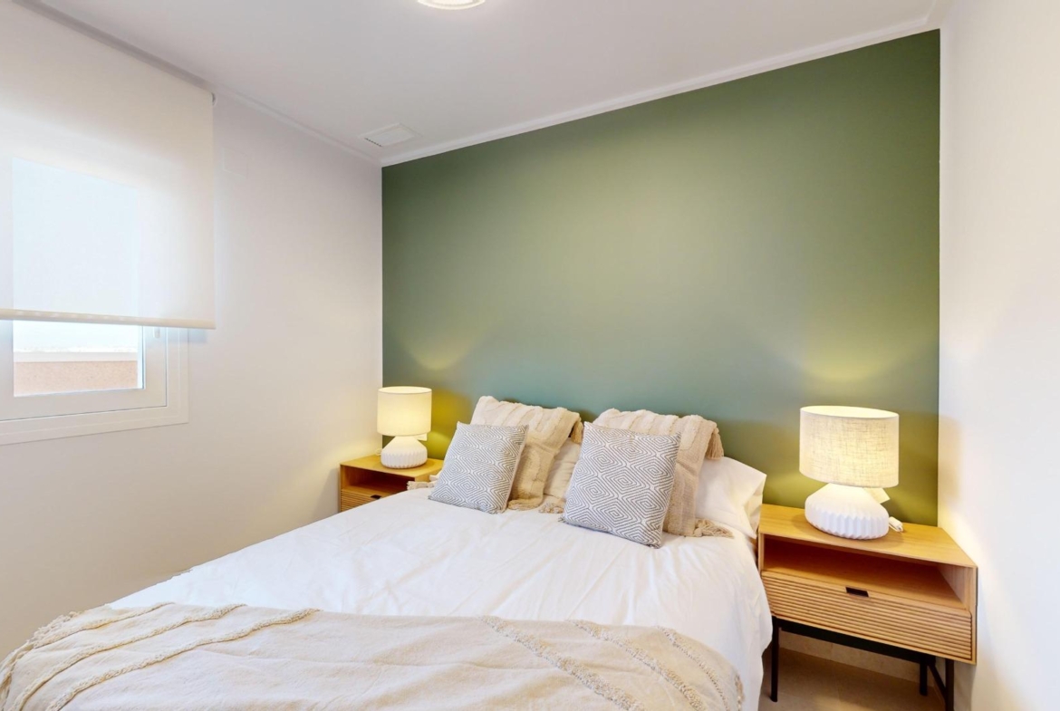 APARTAMENTOS DE OBRA NUEVA EN PILAR DE LA HORADADA CON GARAJE INCLUIDO. 100 M2.TERRAZAS DE 25 M2. 3 DORM. 2 BAÑOS. PISCINA.