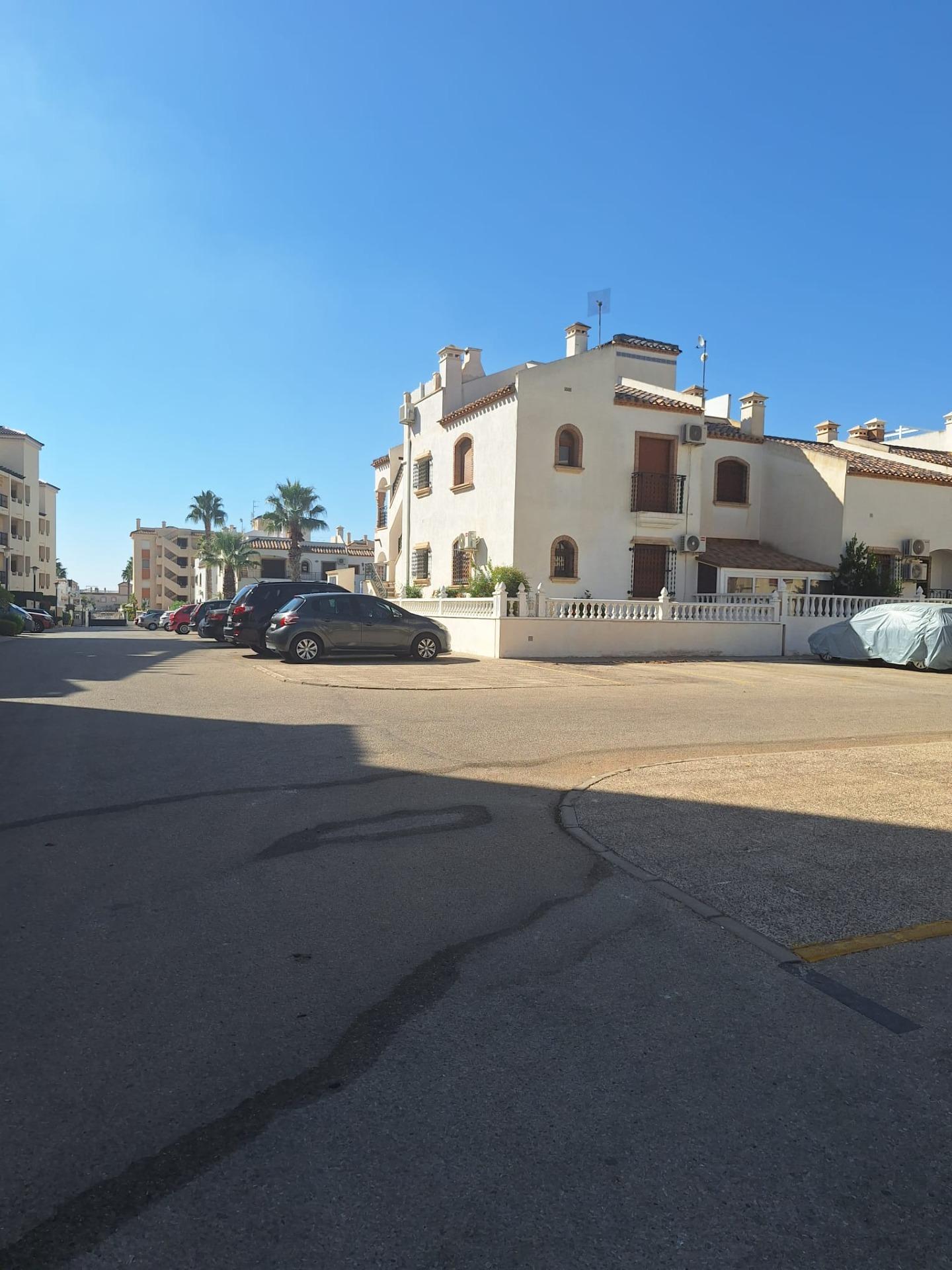 3-19-97 Apartamento en la prestigiosa urbanización Jumilla 3