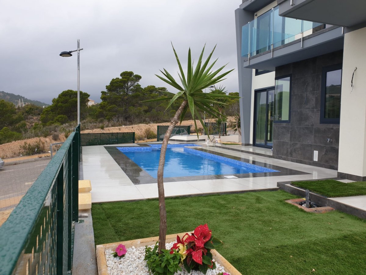Budget villas with sea views in Finestrat