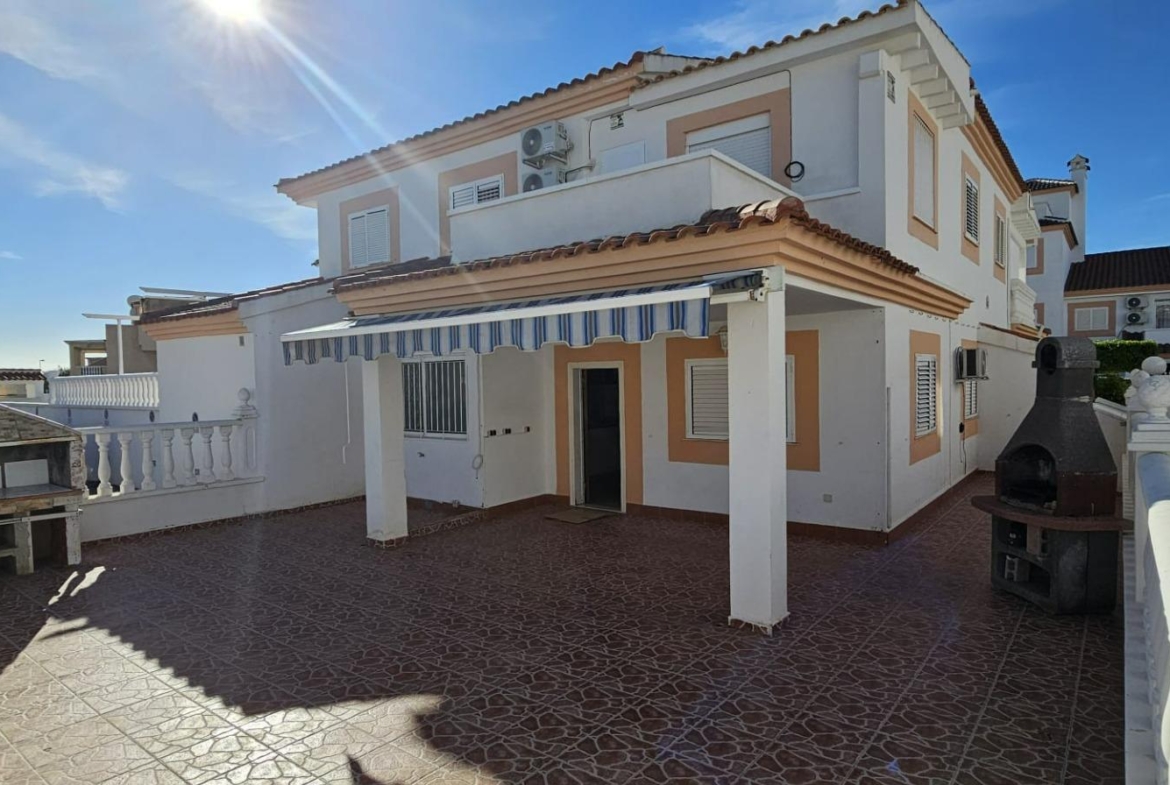 ORIHUELA COSTA EXCLUSIVA: ZENIAMAR 3, 4 HABS AMPLIO JARDIN PISCINA COM 320.000 EUROS!