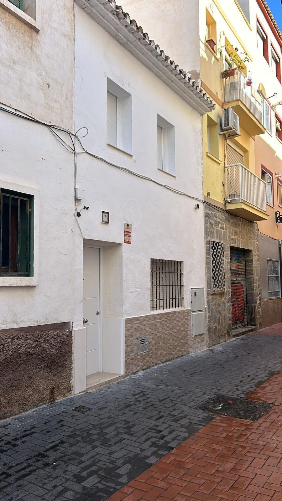 3-2-131 🏡✨ Townhouse in Benidorm Old Town: Charm and Comfort by the Sea 🌊🌴