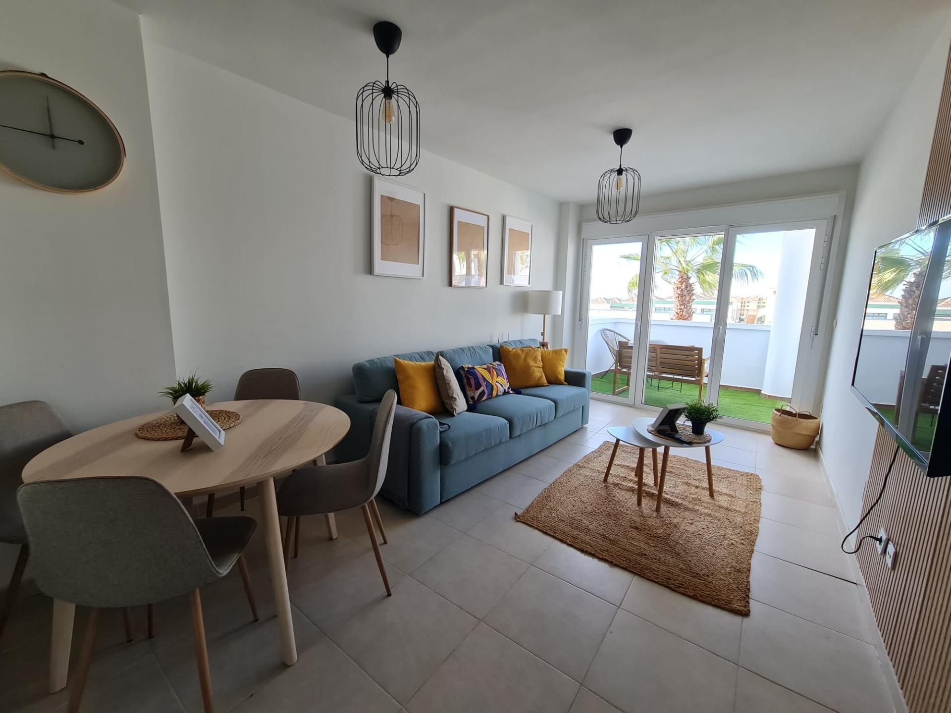 SEMINUEVO APARTAMENTO EN ORIHUELA COSTA DE 2 DORM. 2 BAÑOS. PARKING INCLUIDO. PISCINA COMUNITARIA.