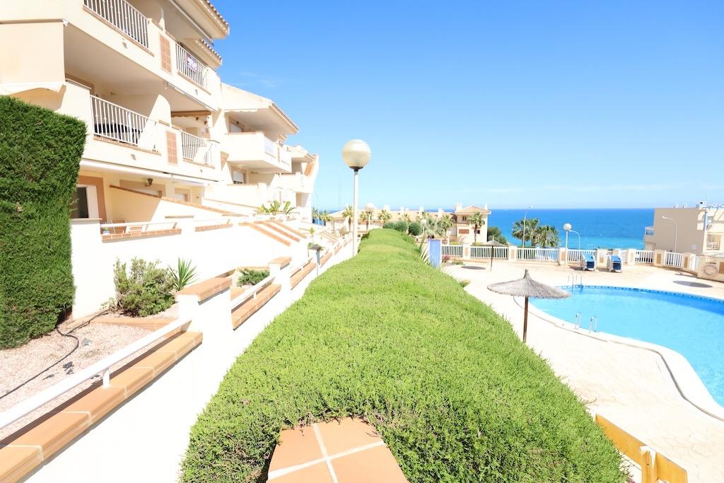 Apartment with sea views in Aguamarina