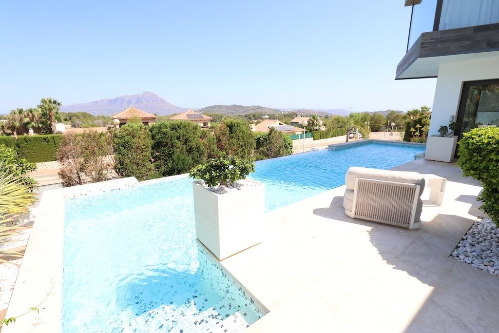 VILLA DE LUJO DE 5 DORM. 6 BAÑOS. EN MONTE OLIMPO JÁVEA.
