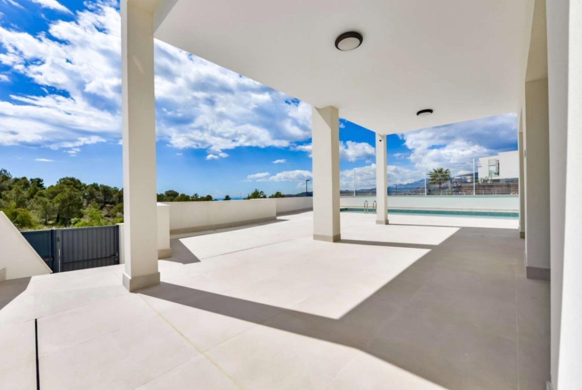 Nieuw gebouwde villa in Golf Bahía Luxe, ruimte en energie-efficiëntie