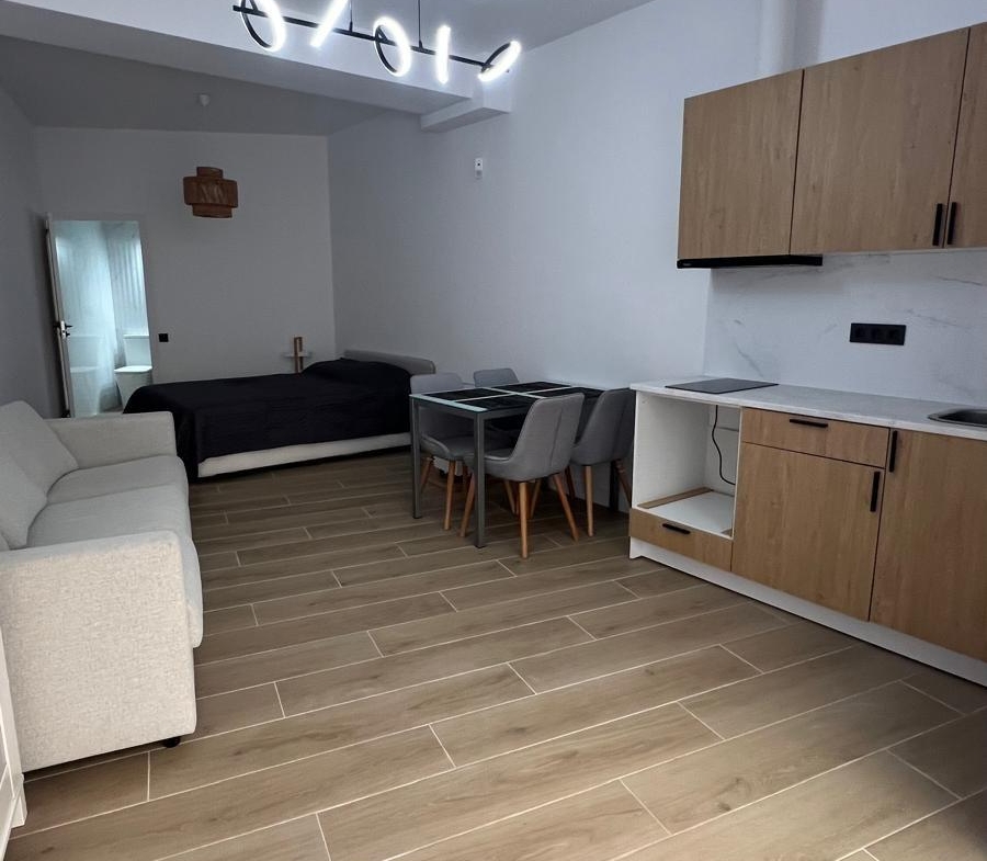 REFORMADO ESTUDIO A 300 METROS DE PLAYA LA MATA. CON SUPERFICIE 32 M2.