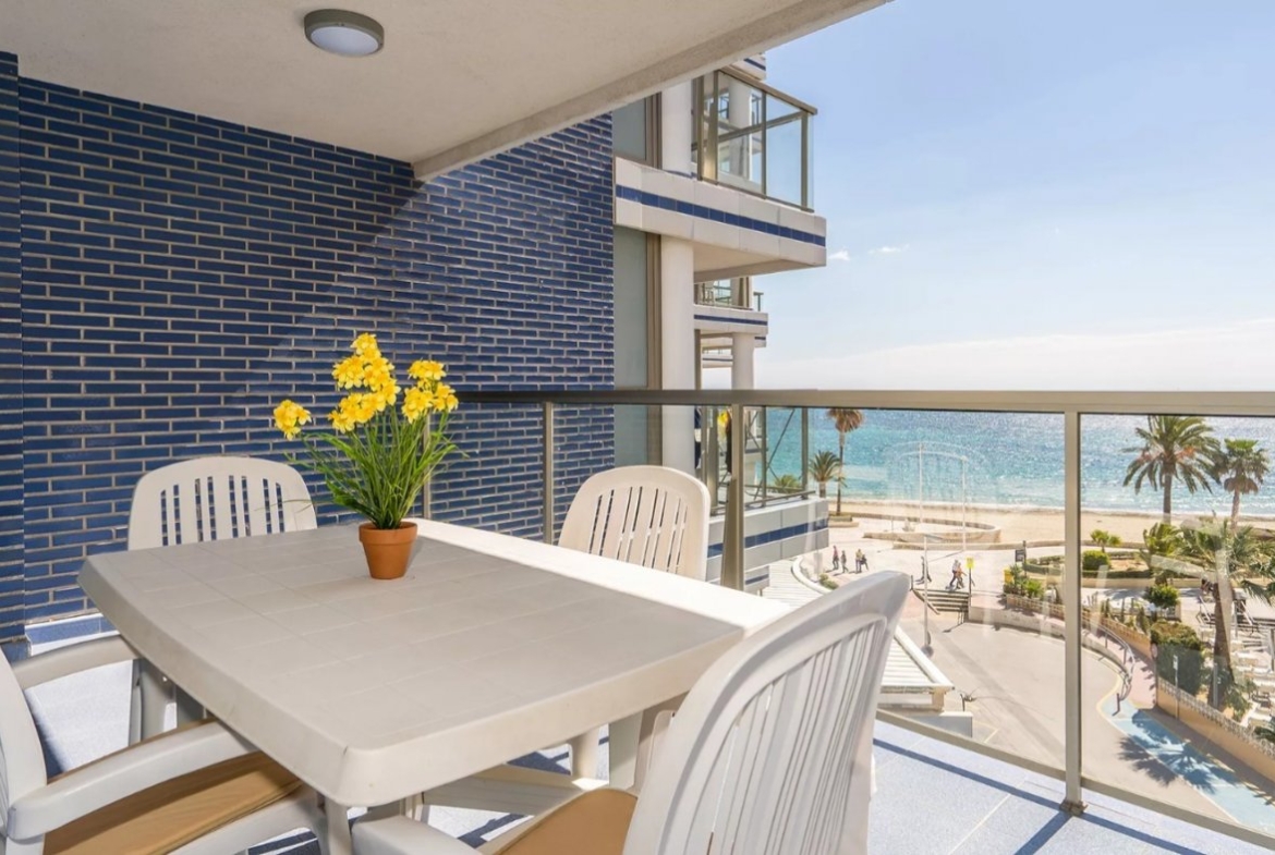 Apartamento de 2 dormitorios en primera línea de playa