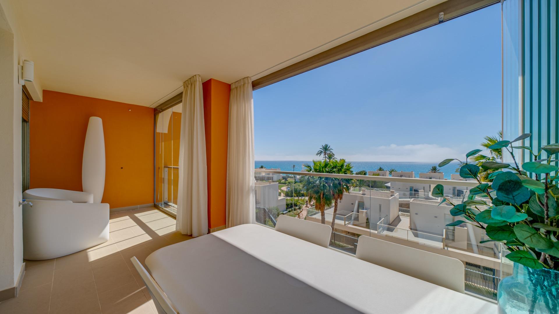 Magnificent apartment with stunning sea views