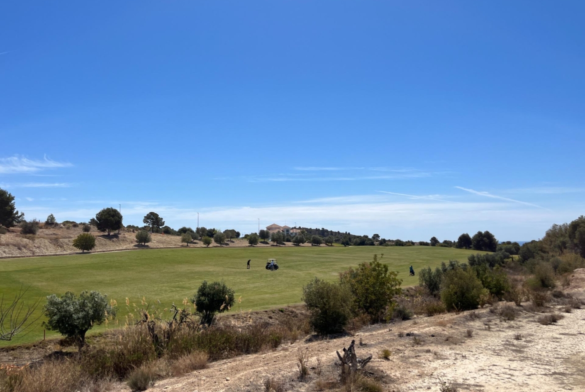 Parcela edificable junto a Puig Campana Golf