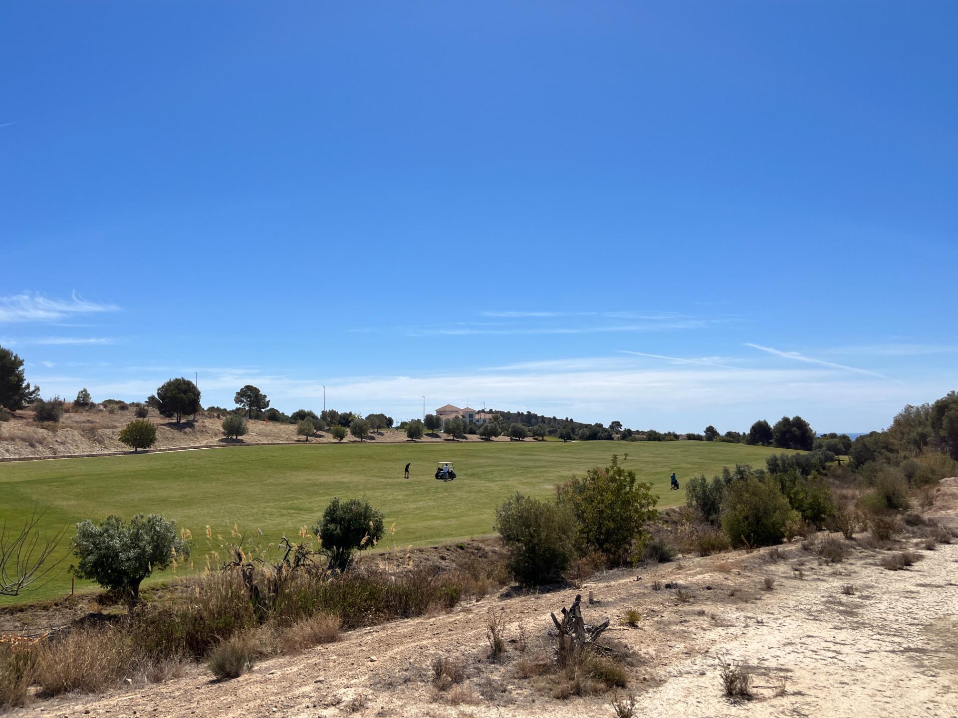 Parcela edificable junto a Puig Campana Golf