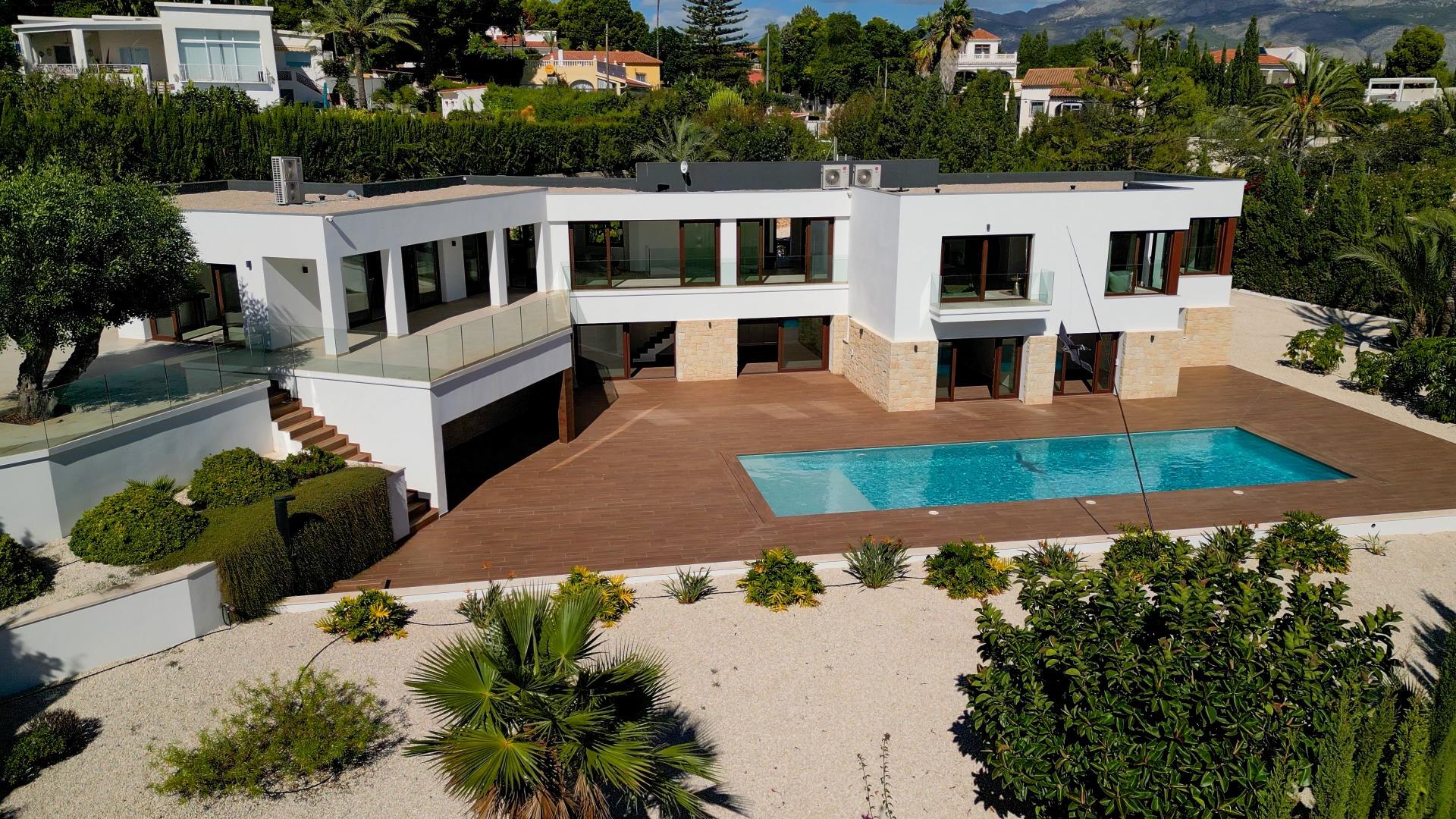 3-2-61 “Stunning Villa with scenic views to the sea and valle in Altea”