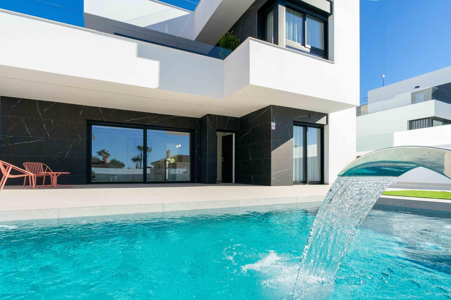 LUXURY VILLAS. NEW CONSTRUCTION. PILOT FLAT DONE.