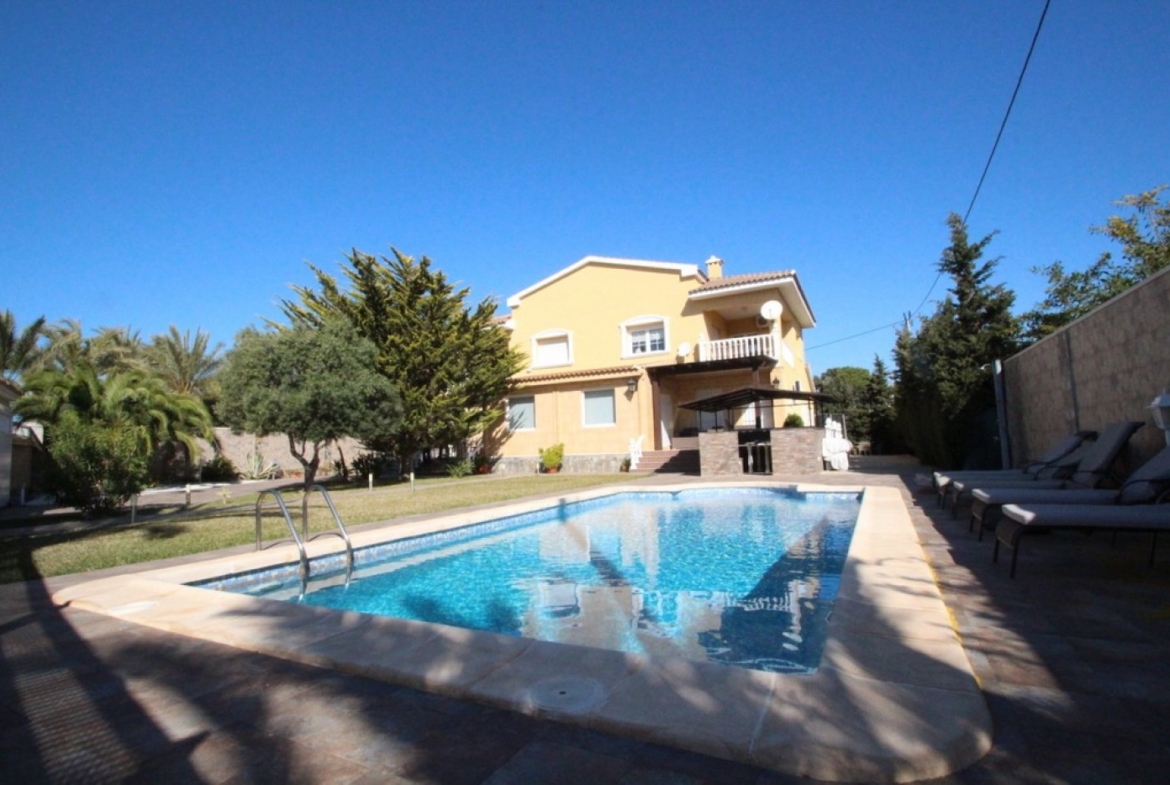 Luxe villa in Cabo Roig