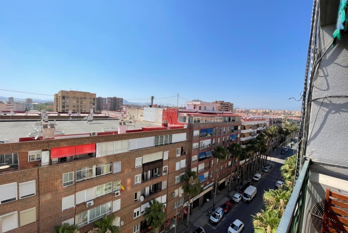 Indrukwekkend appartement in Benalúa met vrij uitzicht