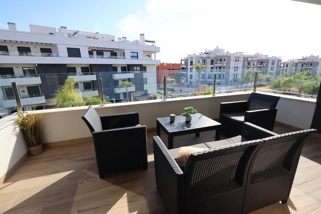 Modern & Move-In Ready Apartment in Villamartin