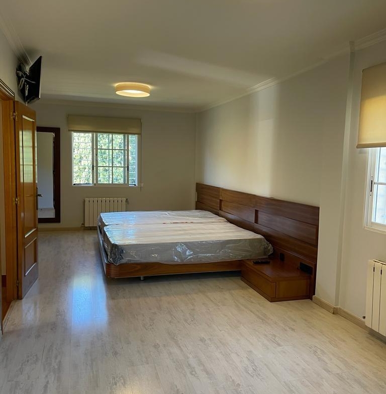 VILLA DE LUJO EN LOS BALCONES CON 950 M2 DE PARCELA. 5 DORM. 3 BAÑOS. PISCINA.