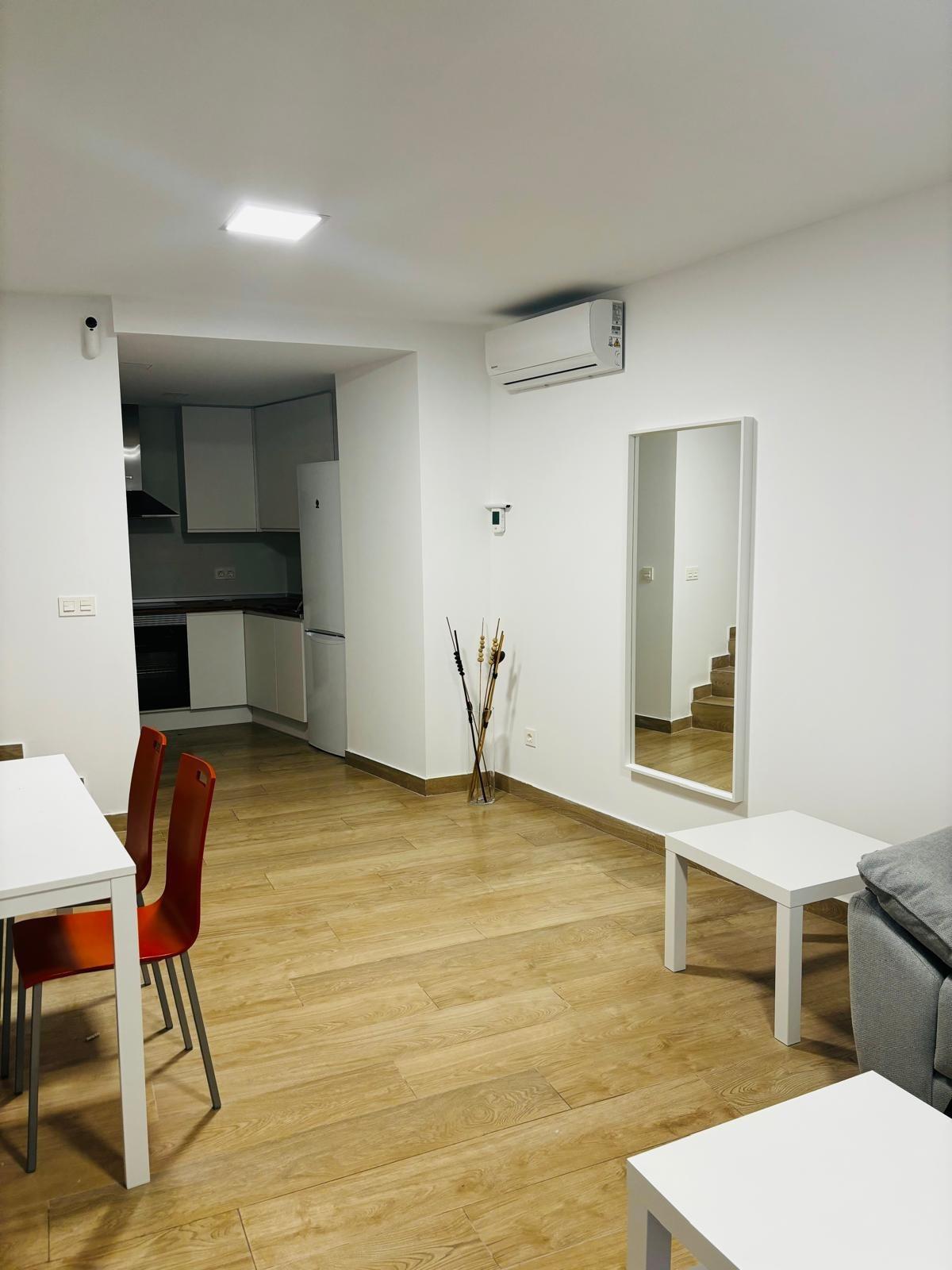 3-20-60 🏡✨ Townhouse in Benidorm Old Town: Charm and Comfort by the Sea 🌊🌴