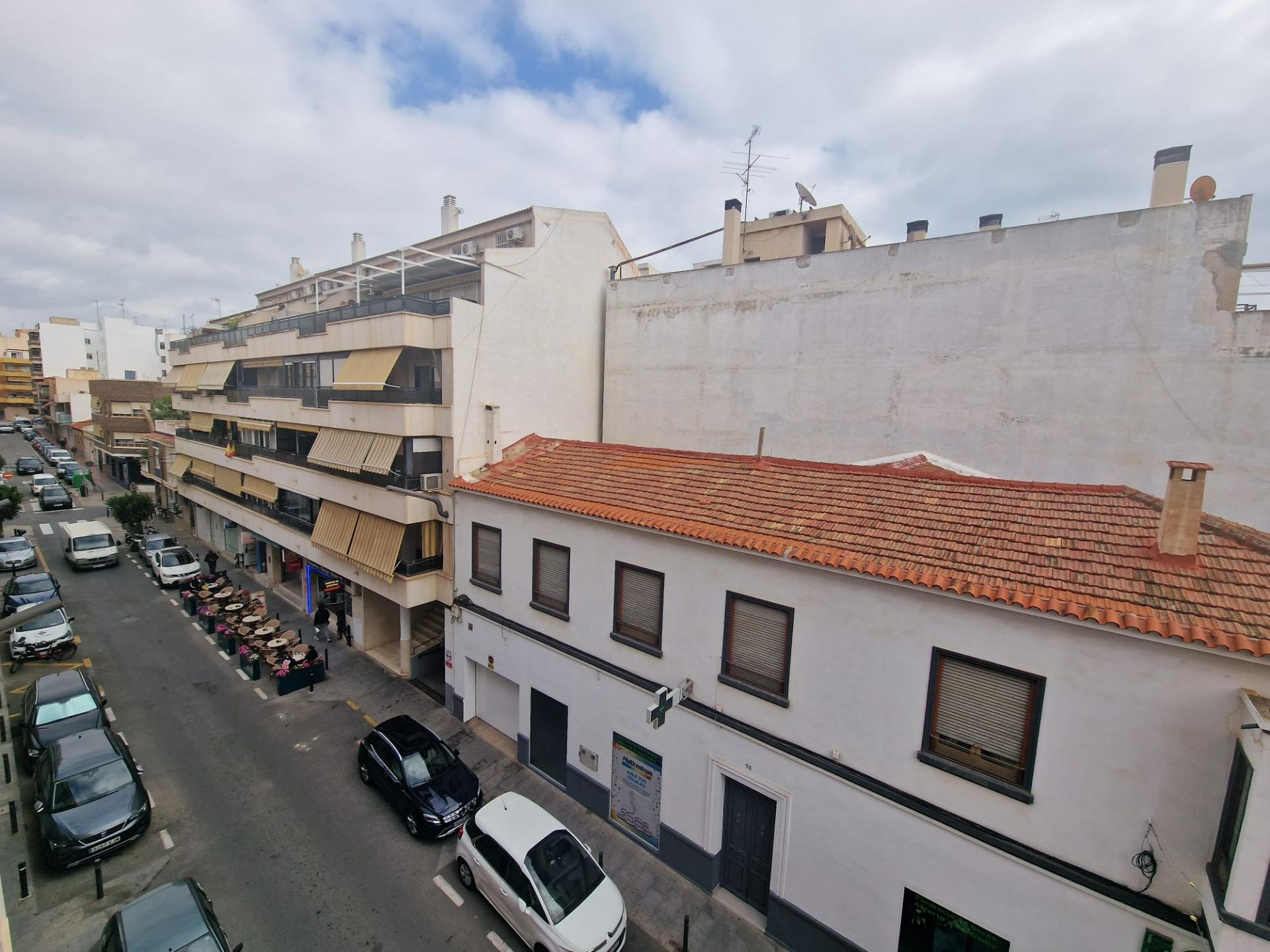 3-20-61 Apartamento muy amplio en pleno centro