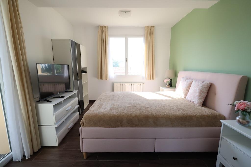 Cabo Roig Vrijstaande villa op een hoek grond van 415 m2 met twee straten