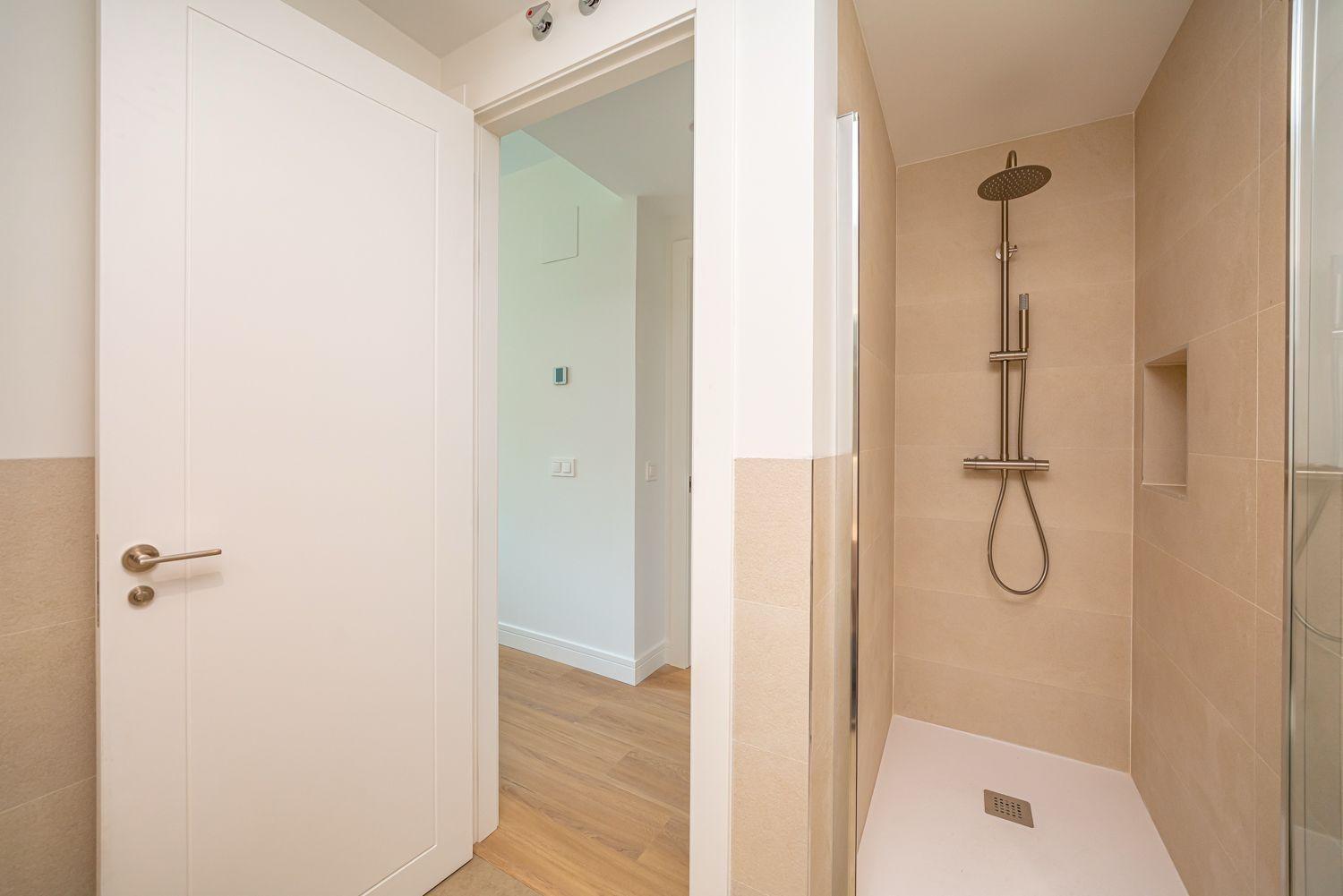 ELEGANT VOLLEDIG GERENOVEERD APPARTEMENT MET TERRAS IN ARAPILLES, MADRID