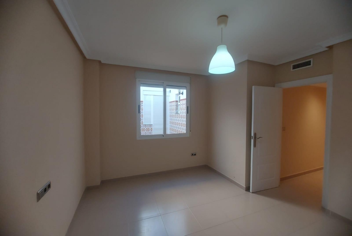 EDIFICIO EN ORIHUELA CIUDAD. 3 DORM. 2 BAÑOS. GARAJE. TRASTEROS