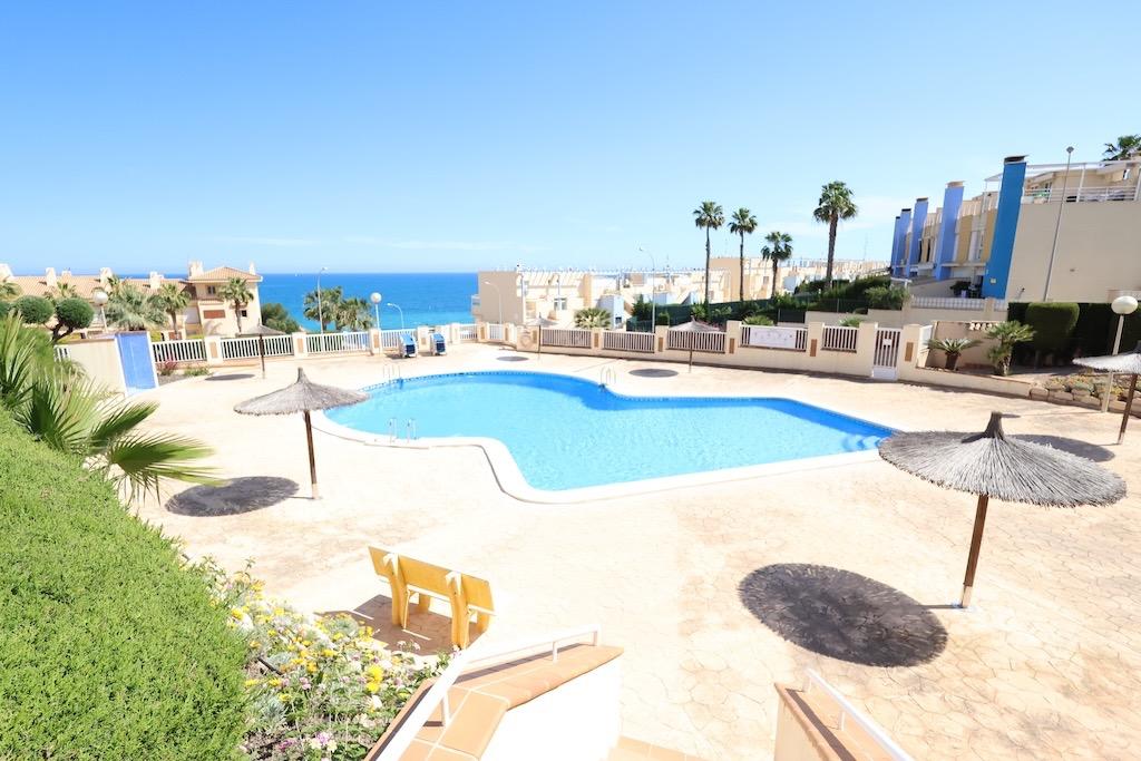 Apartment with sea views in Aguamarina