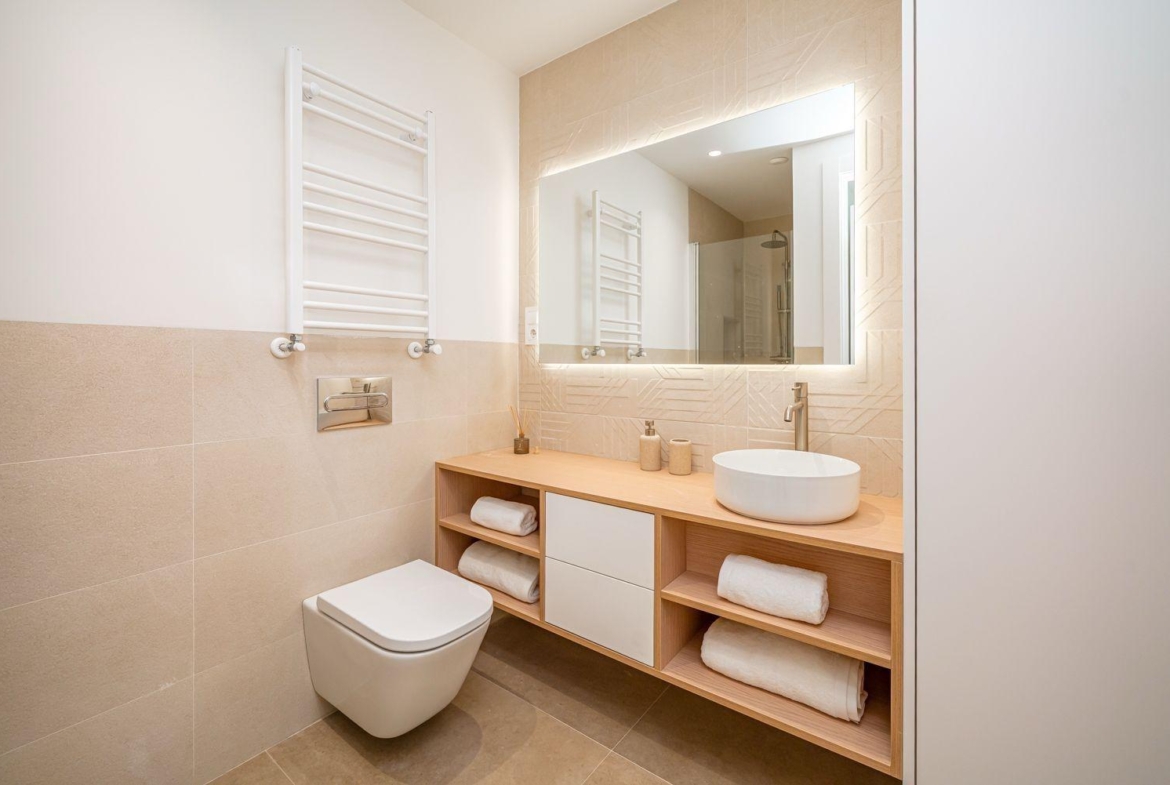 ELEGANT VOLLEDIG GERENOVEERD APPARTEMENT MET TERRAS IN ARAPILLES, MADRID