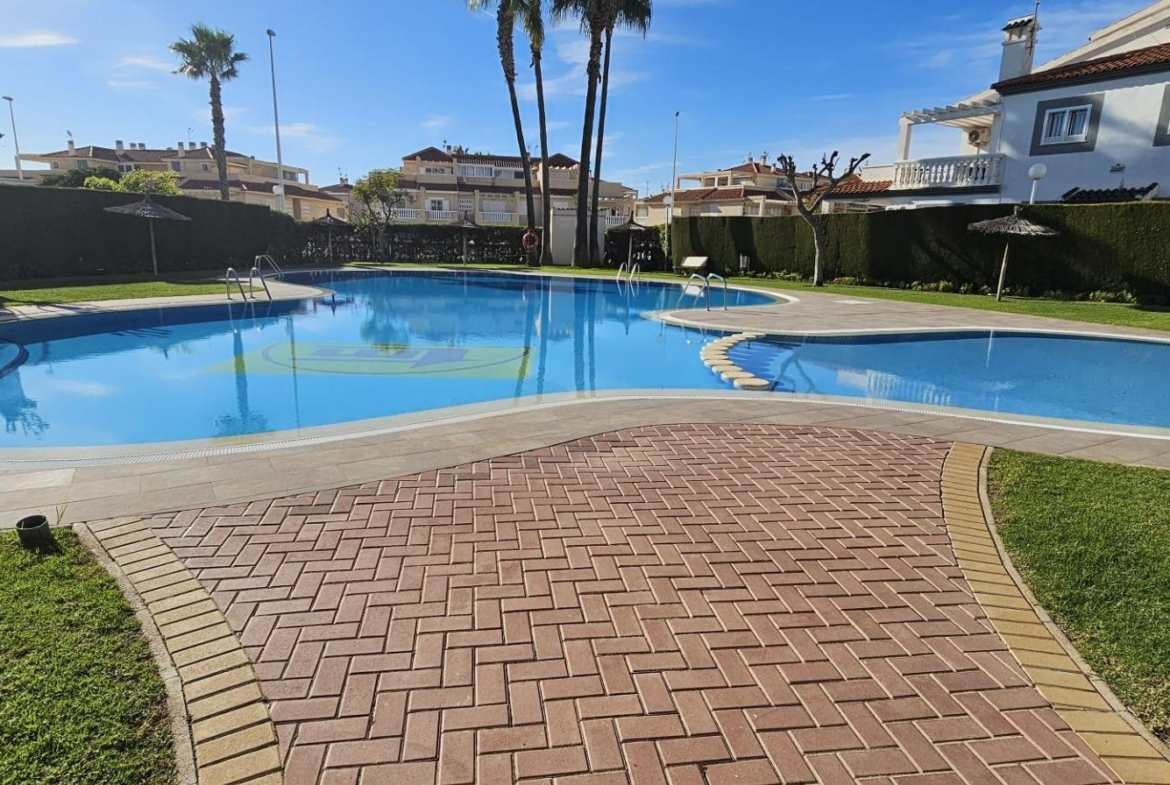 ORIHUELA COSTA EXCLUSIVA: ZENIAMAR 3, 4 HABS AMPLIO JARDIN PISCINA COM 320.000 EUROS!