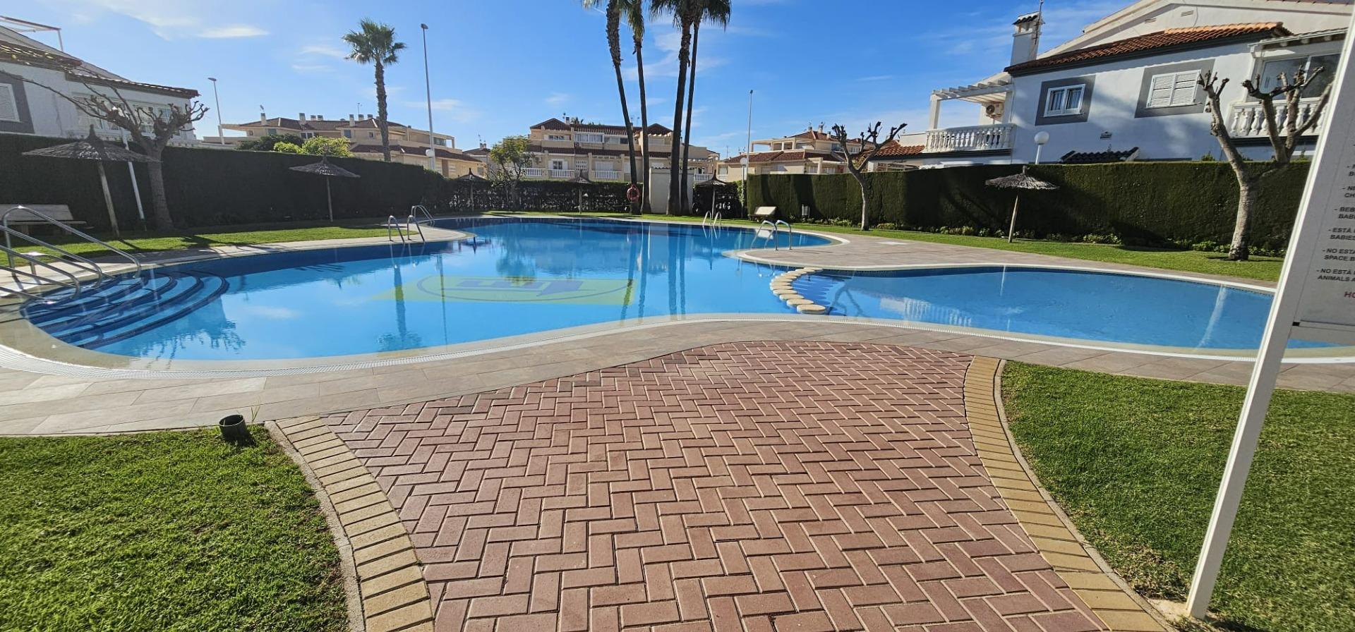 3-22-39 ORIHUELA COSTA EXCLUSIVA: ZENIAMAR 3, 4 HABS AMPLIO JARDIN PISCINA COM 320.000 EUROS!