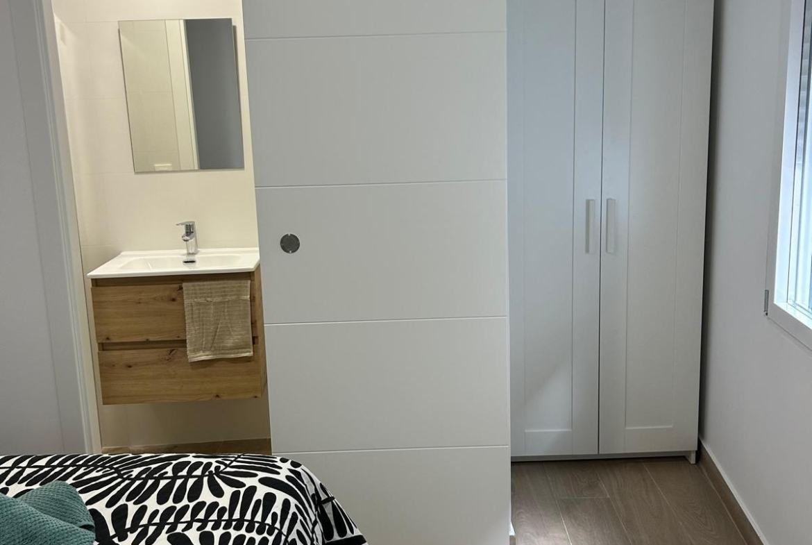 🏡✨ Townhouse in Benidorm Old Town: Charm and Comfort by the Sea 🌊🌴