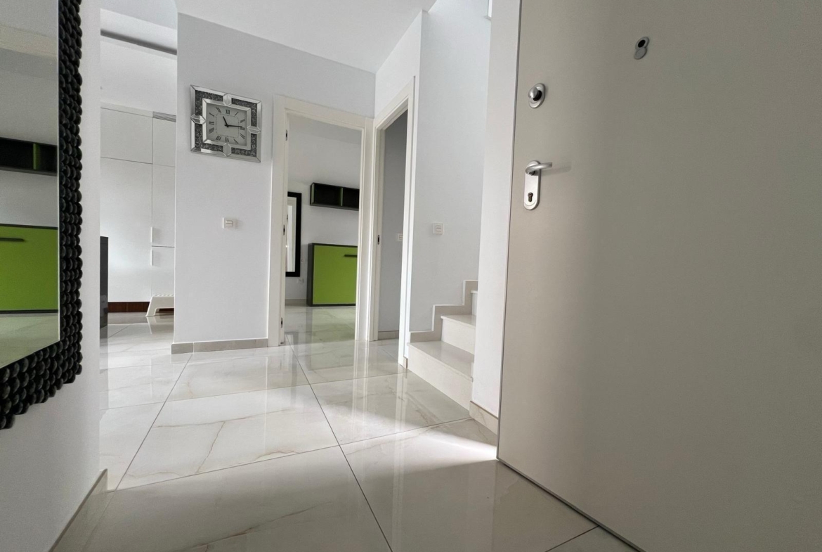 VILLA DE LUJO EN LOMAS DE CABO ROIG CON PISCINA PRIVADA Y PARCELA DE 200 M2. 3 DORM. 3 BAÑOS.
