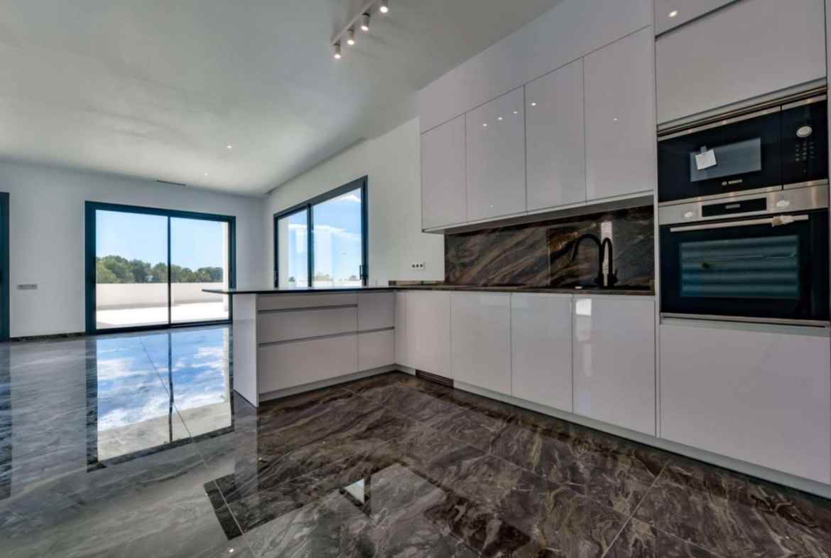 Nieuw gebouwde villa in Golf Bahía Luxe, ruimte en energie-efficiëntie
