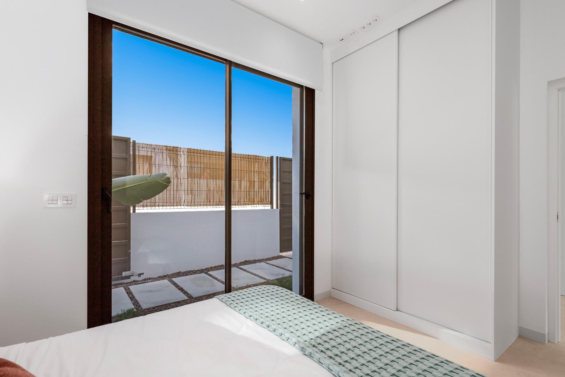 NEW BUILD VILLA IN LOS ALCÁZARES WITH VIEWS TO MAR MENOR. WITH PRIVATE POOL AND PARKING. 3 BEDROOMS. 2 BATHROOMS. PLOT 297 M2.