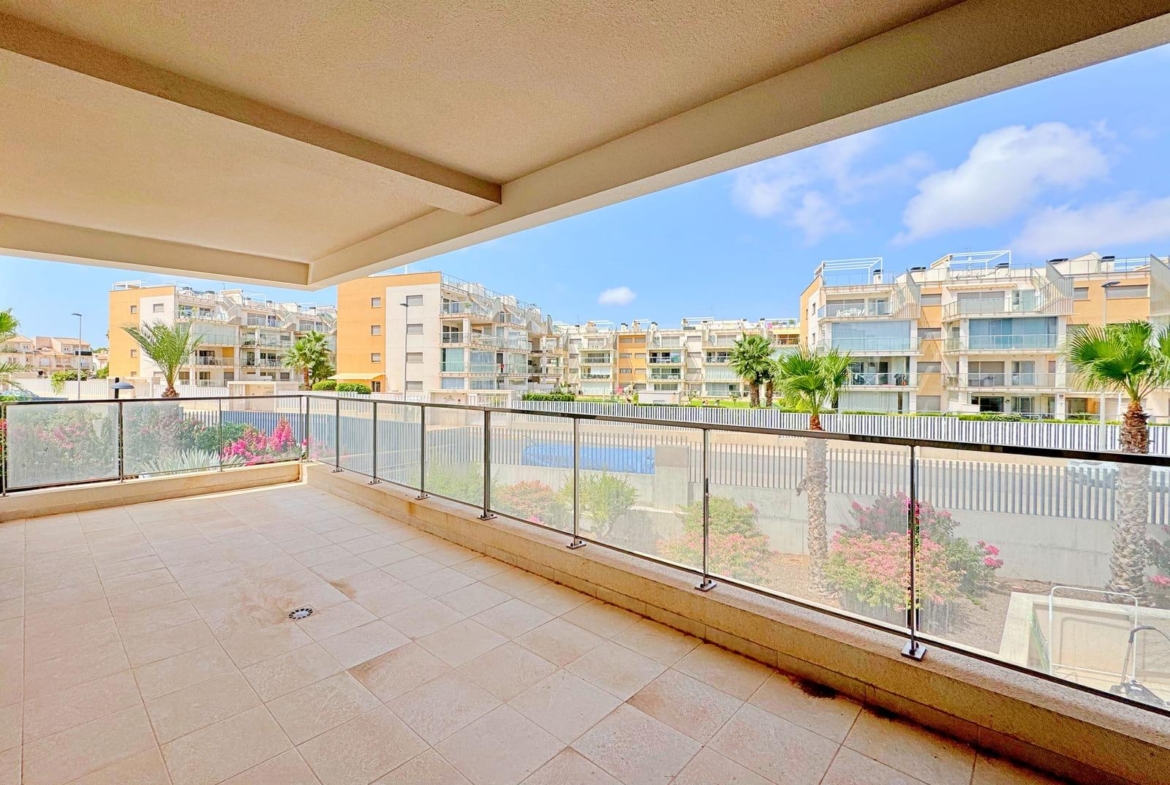 APARTAMENTO EN RESIDENCIAL GREEN HILS DE 2 DORM. 2 BAÑOS. PARKING INCLUIDO. PISCINA. GYM. SUPERFICIE 93 M2.