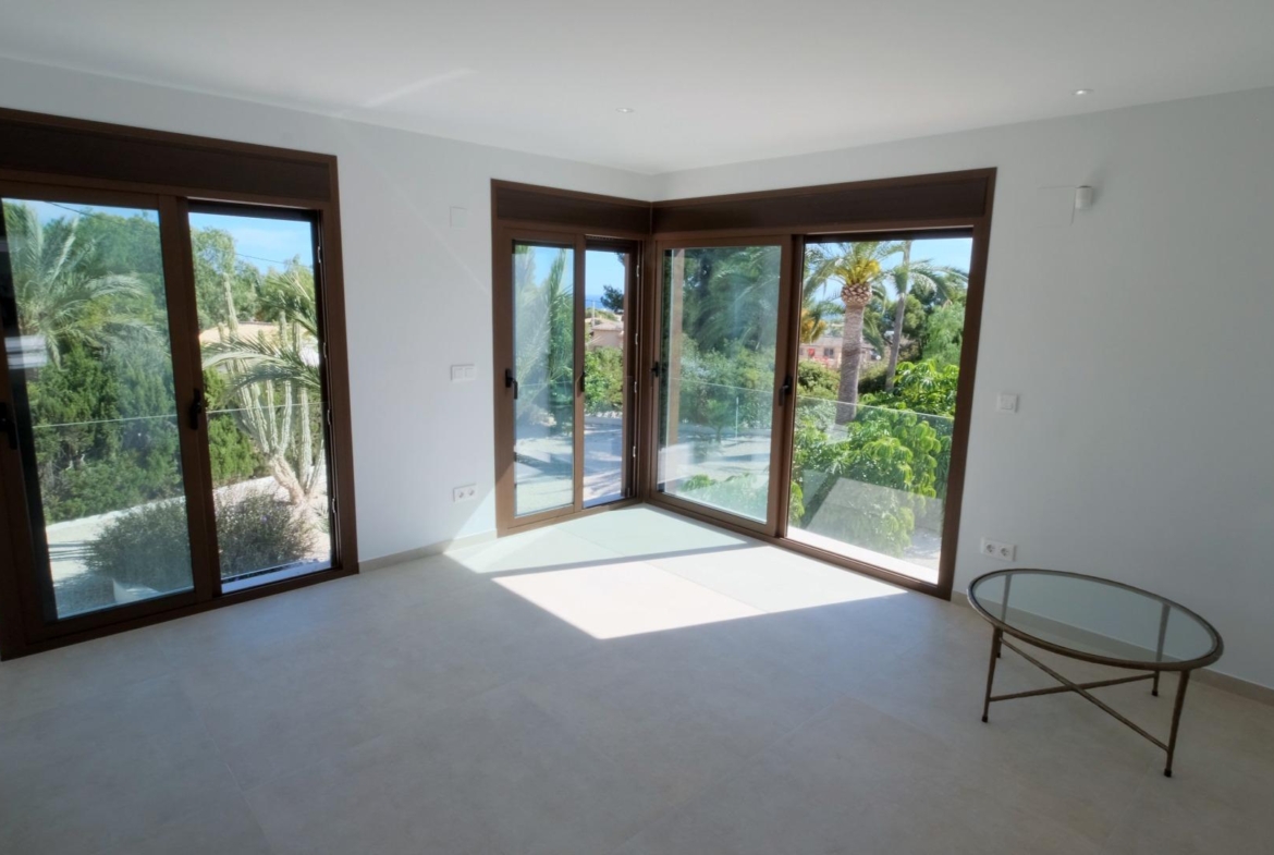 “Stunning Villa with scenic views to the sea and valle  in Altea”