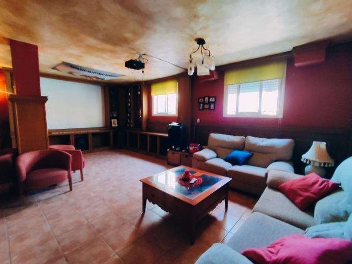 SPECTACULAR VILLA WITH 6 BEDROOMS AND 4 BATHROOMS IN AGUAS NUEVAS