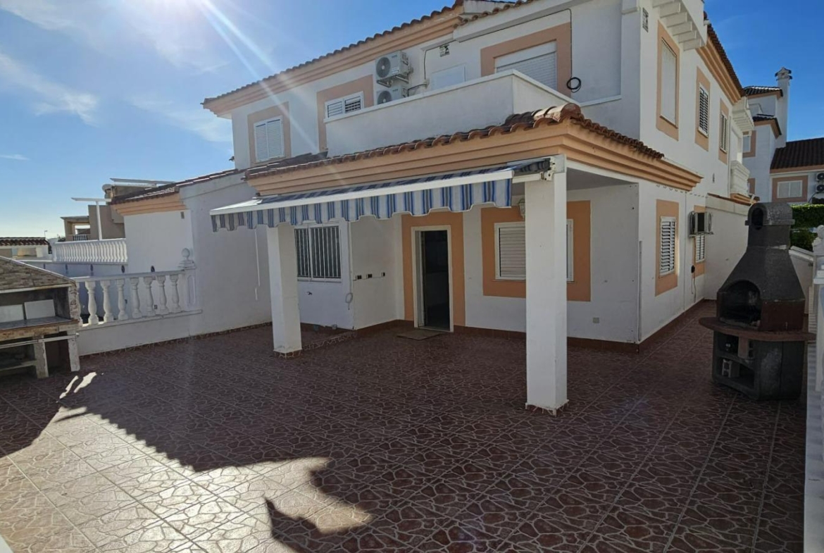 ORIHUELA COSTA EXCLUSIVA: ZENIAMAR 3, 4 HABS AMPLIO JARDIN PISCINA COM 320.000 EUROS!