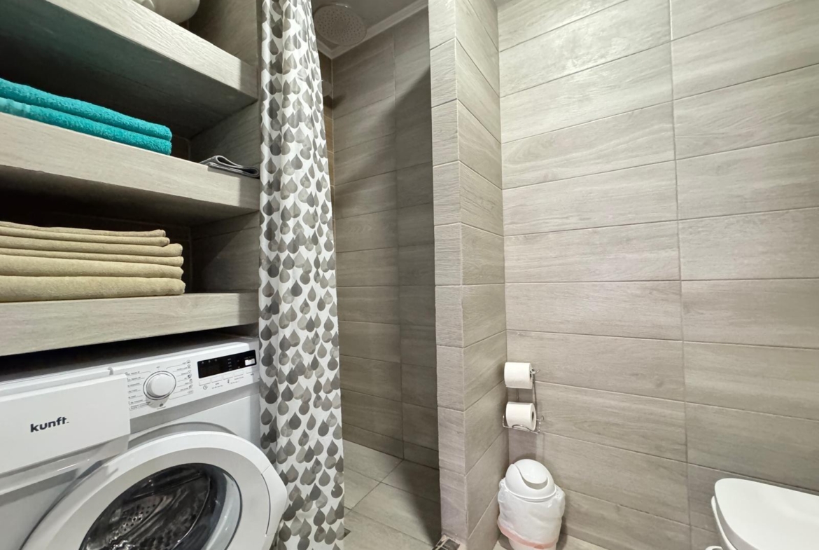 2 BAÑOS. 65 M2. SECADO POR DOS ESTUDIOS PARA ALQUILAR