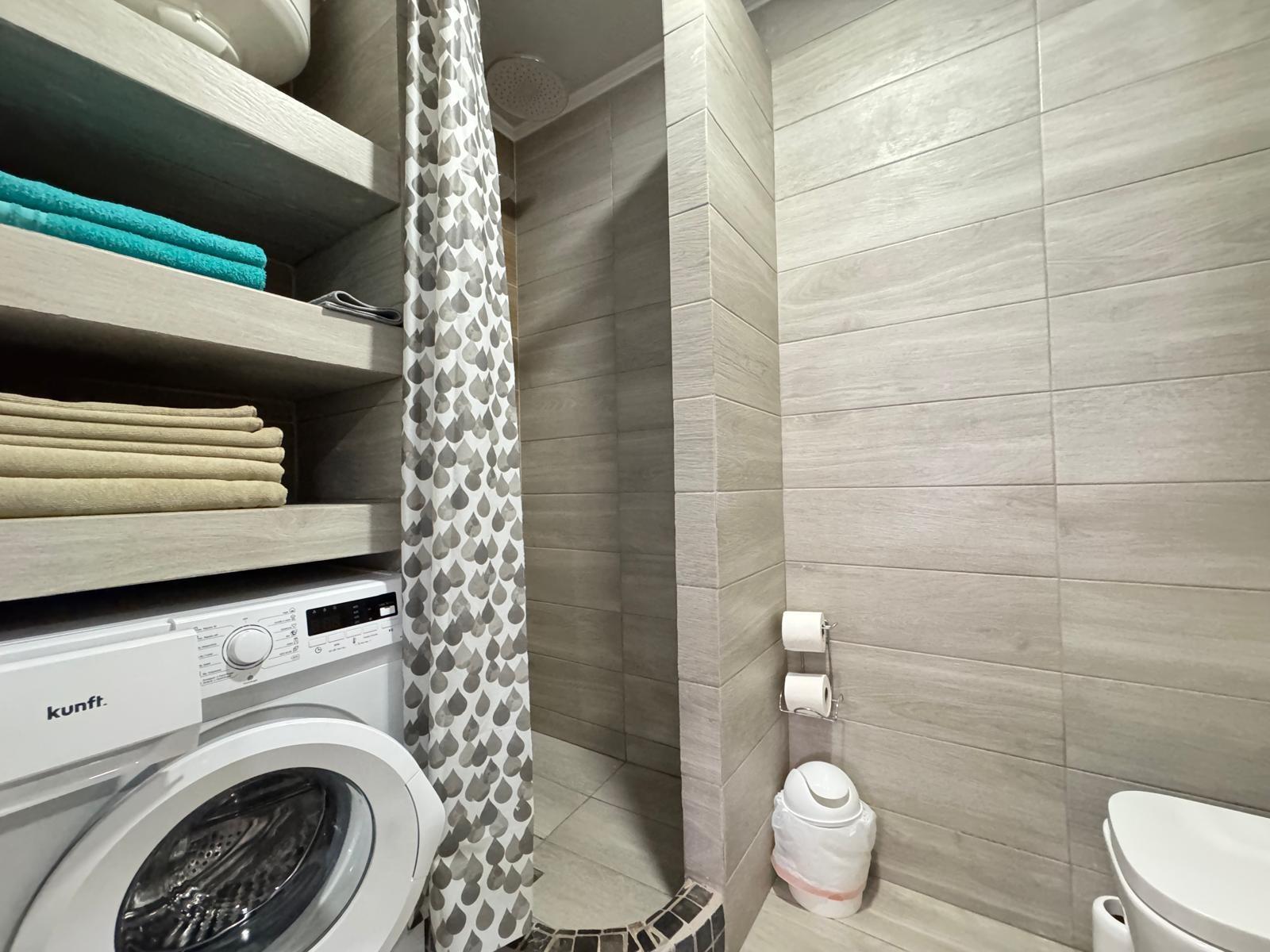 2 BAÑOS. 65 M2. SECADO POR DOS ESTUDIOS PARA ALQUILAR