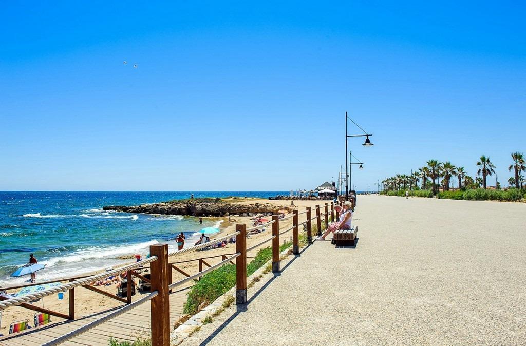 Detached chalet in Torrevieja (Torreblanca), just 300 meters from the sea.