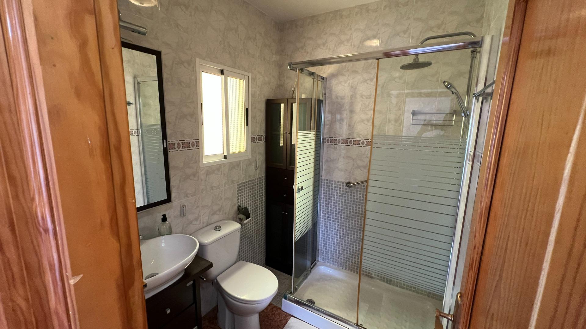 🏡 Your lakeside home with ☀️ solarium and 🌿 private garden in Torrevieja!