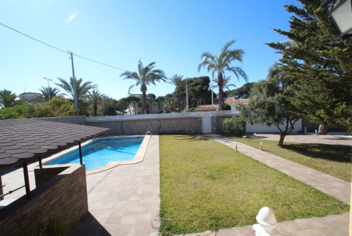 Luxe villa in Cabo Roig