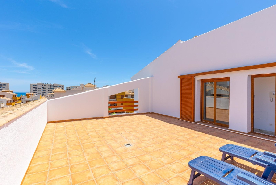 “LA RECOLETA” ATICO CON TRES TERRAZAS. GARAJE+TRASTERO. 2 DORM. 2 BAÑOS. 201 M2. PISCINAS.