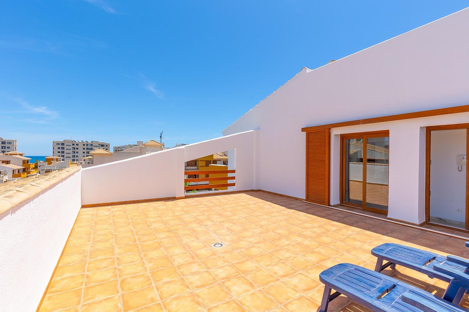 “LA RECOLETA” ATICO CON TRES TERRAZAS. GARAJE+TRASTERO. 2 DORM. 2 BAÑOS. 201 M2. PISCINAS.