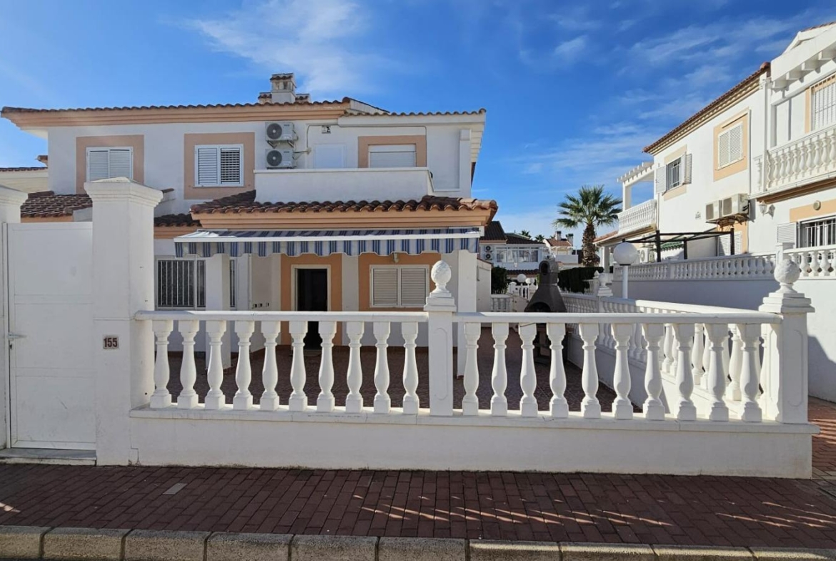 ORIHUELA COSTA EXCLUSIVA: ZENIAMAR 3, 4 HABS AMPLIO JARDIN PISCINA COM 320.000 EUROS!